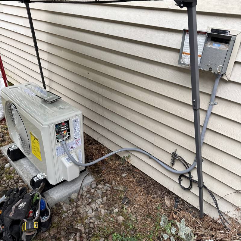 Heat pump outdoor unit wired to an exterior disconnect